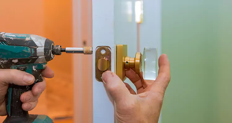 Broken Door Knob Fix in Royal Palm Beach, FL